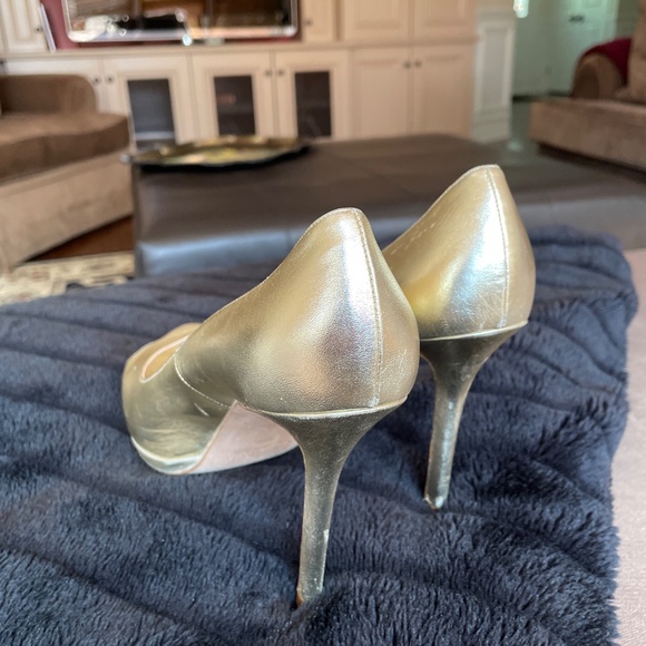 Oscar De La Renta Heels ( 38 1/2 ) - Picture 4 of 6